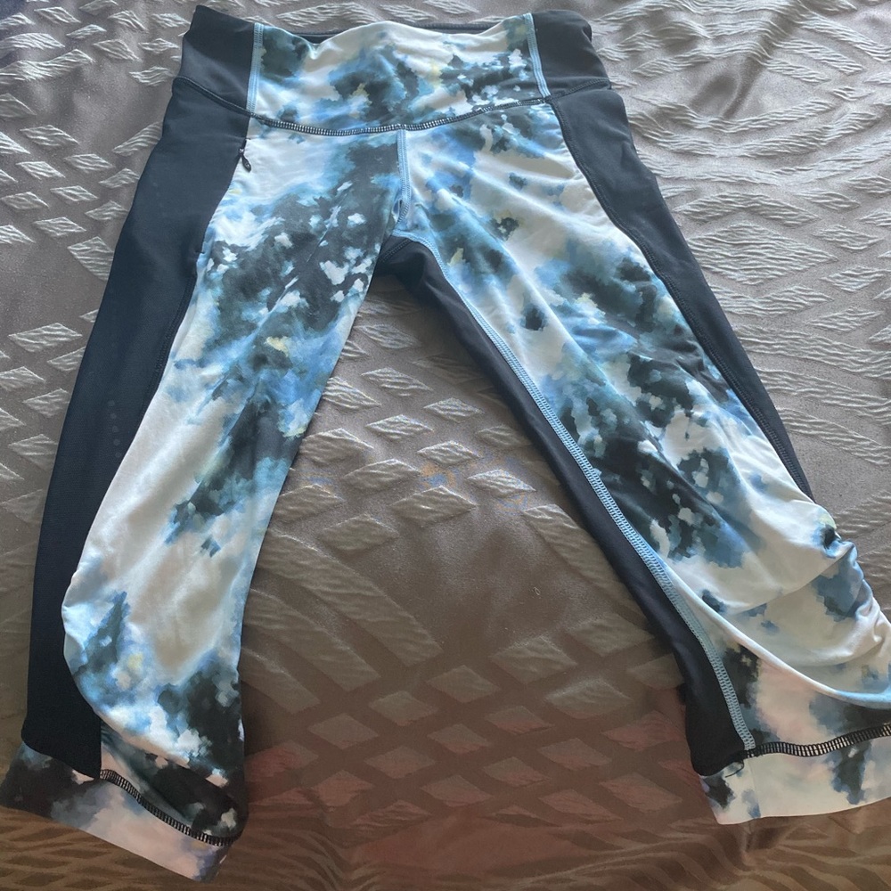 Lululemon crop with reflective detail leggings